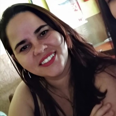 Redação SEO, Revisão ABNT, Roteiros, Tradução EN/ES/PT, Social Media Design e Edição de Vídeo/Reels.