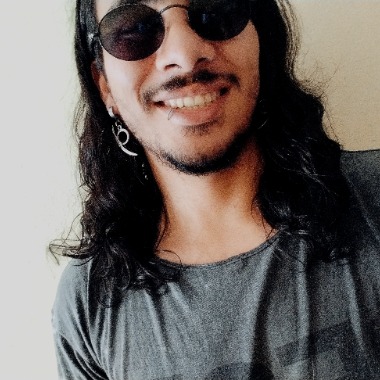 Redator, designer e músico.