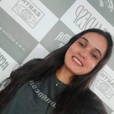 Atendente, operadora de caixa, pia