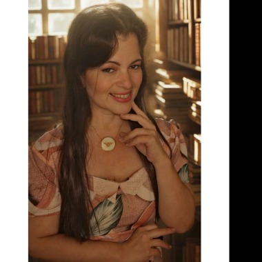 Redatora de Conteúdo | Roteiros para YouTube | Artigos e Posts.Criadora de logotipos