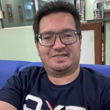 Specialist in editing texts, books, and dissertations.