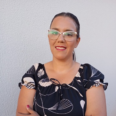 Tradutora, digitados, ilustradora, editora de imagens