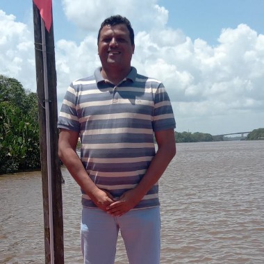 Especialista em Logística e Bacharel em Dreito