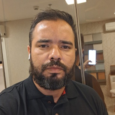 Tenho excelente velocidade de digitação, atenção aos detalhes e foco total em prazos.