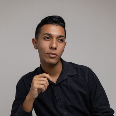 Acadêmico de odontologia | Auxiliar odontológico no município | Experiência em comércio varejista