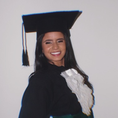 Especialista em língua portuguesa e digitação.