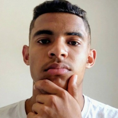 Experiente em modelos de linguagem de programação e computacional.