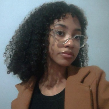 Professora de inglês e designer gráfico