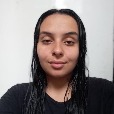 Experiência em atendimento e logística. Sou organizada, responsável e trabalho bem em equipe.