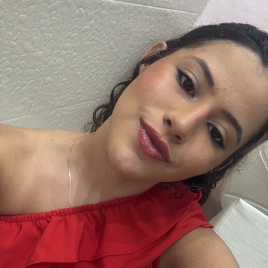 Design gráfico, edição de vídeo, atriz