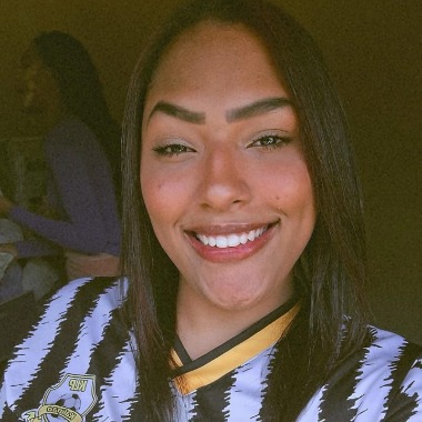 Mamãe tentando ganhar a vida na internet