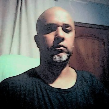 Atendimento, digitação, tradução, prospecção de clientes.