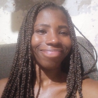 Operadora de Caixa, auxiliar de Serviços Gerais