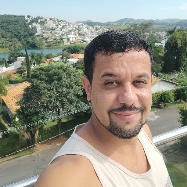 Ajudante de obra e marcenaria, garçom, copeiro e operador logístico