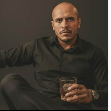 Especialista em propagandas, designer e ediçao