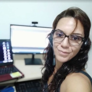 Apoiar o desenvolvimento front-end e back-end, integrando design, programação e dados