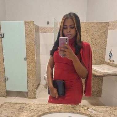 Tenho experiência em teatro,desenho,secretária,cuidador de idosos,home office