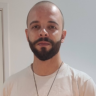 Professor, produção de textos e mídias, traduções, suporte a clientes, financeiro e IA