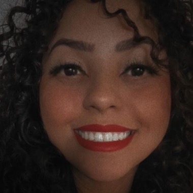 Bar girl, caixa de bilheteira de eventos,  garçonete.