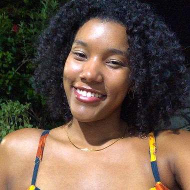 Olá! Trabalho com tradução Português >Inglês e transcrição de áudios