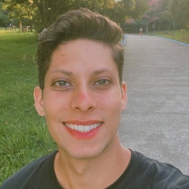 Tradutor com Experiência em Português (nativo), Inglês fluente, Espanhol fluente, Indonésio fluente