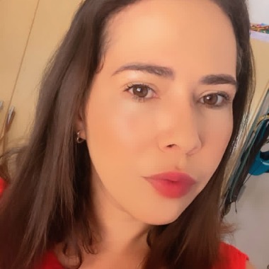 •	Influenciadora Digital & Especialista em Trabalhos Acadêmicos e Tradução