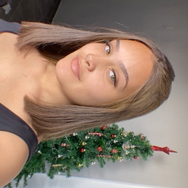 Auxiliar de produção,operadora de caixa, cafeteria e a disposição para aprender novas funções.