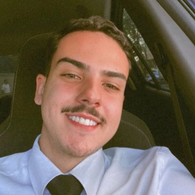 Sou advogado, com 24 anos, inscrito na OAB/MG sob o nº 232.811! advogado desde os 22 anos.