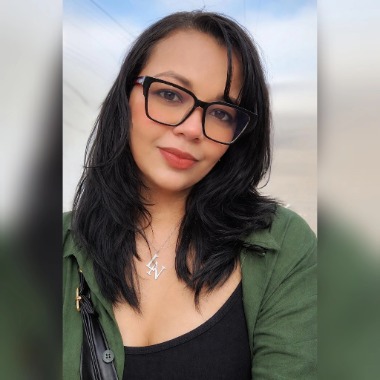Tenho vasta experiência como Secretária, Recepcionista, Atendente, Cuidadora de idosos, Babá