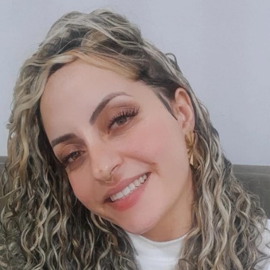 Escritora e tradutora de textos incríveis